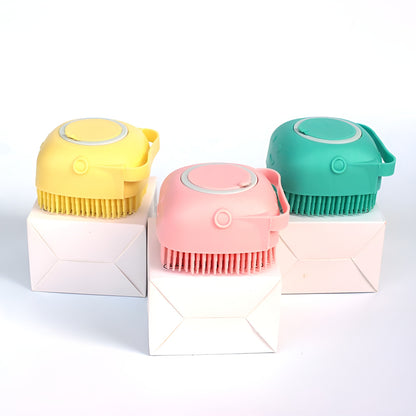 Effective cat shampoo scrubber shower tool for deep coat cleaning and skin care.